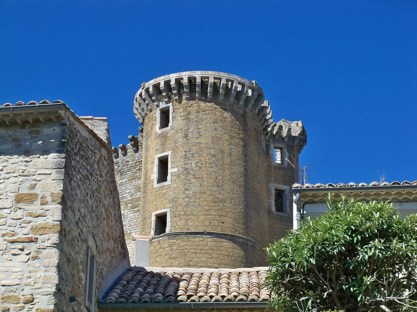 Les ruines du château de La Baume-de-Transit