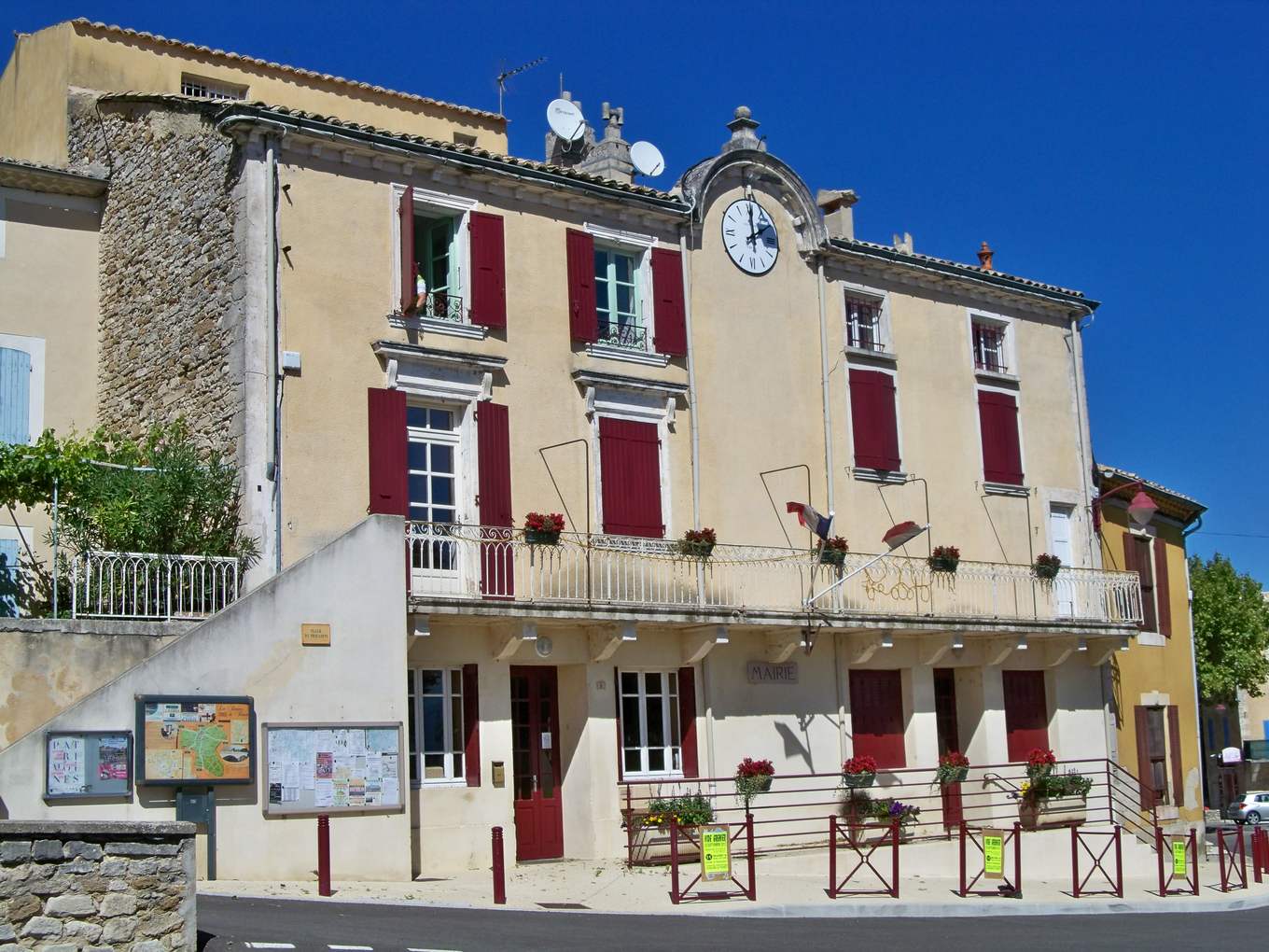 La mairie de La Baume-de-Transit