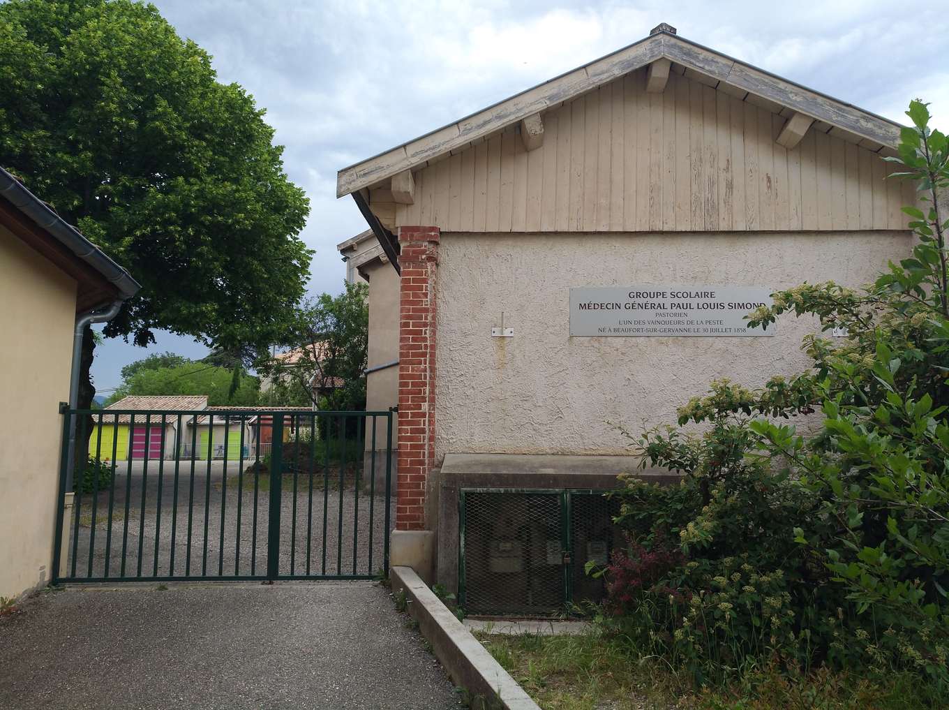 Le groupe scolaire Médecin général Paul-Louis Simond à Beaufort-sur-Gervanne