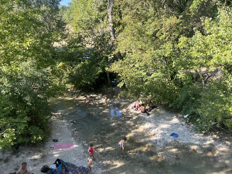 Une plage de galets sur la Gervanne à Beaufort-sur-Gervanne