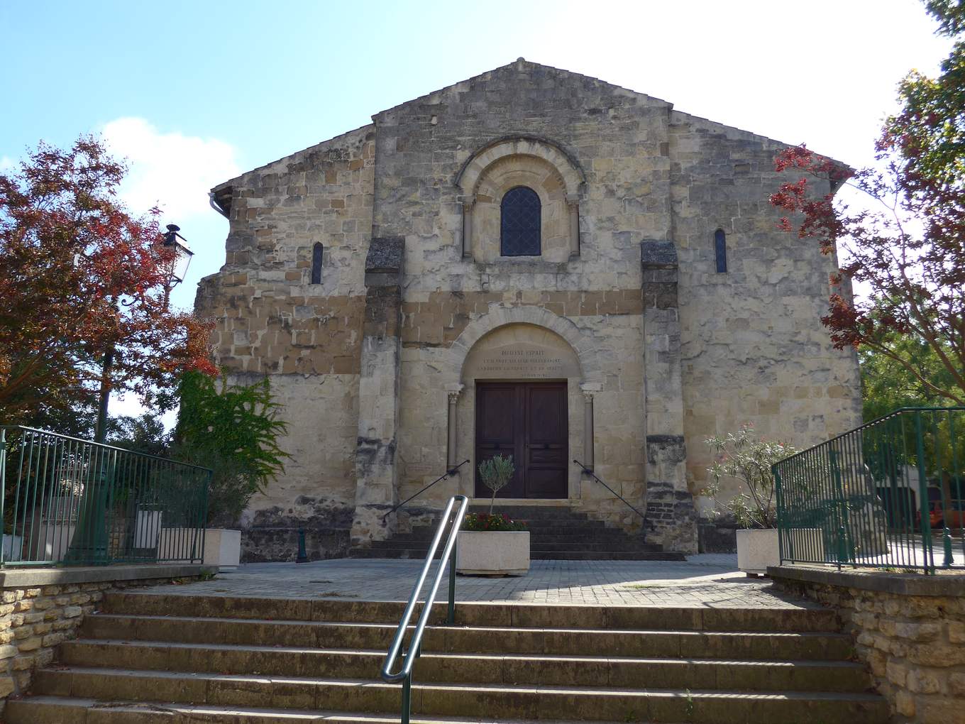 La façade romane de l'église-temple de Beaumont-lès-Valence