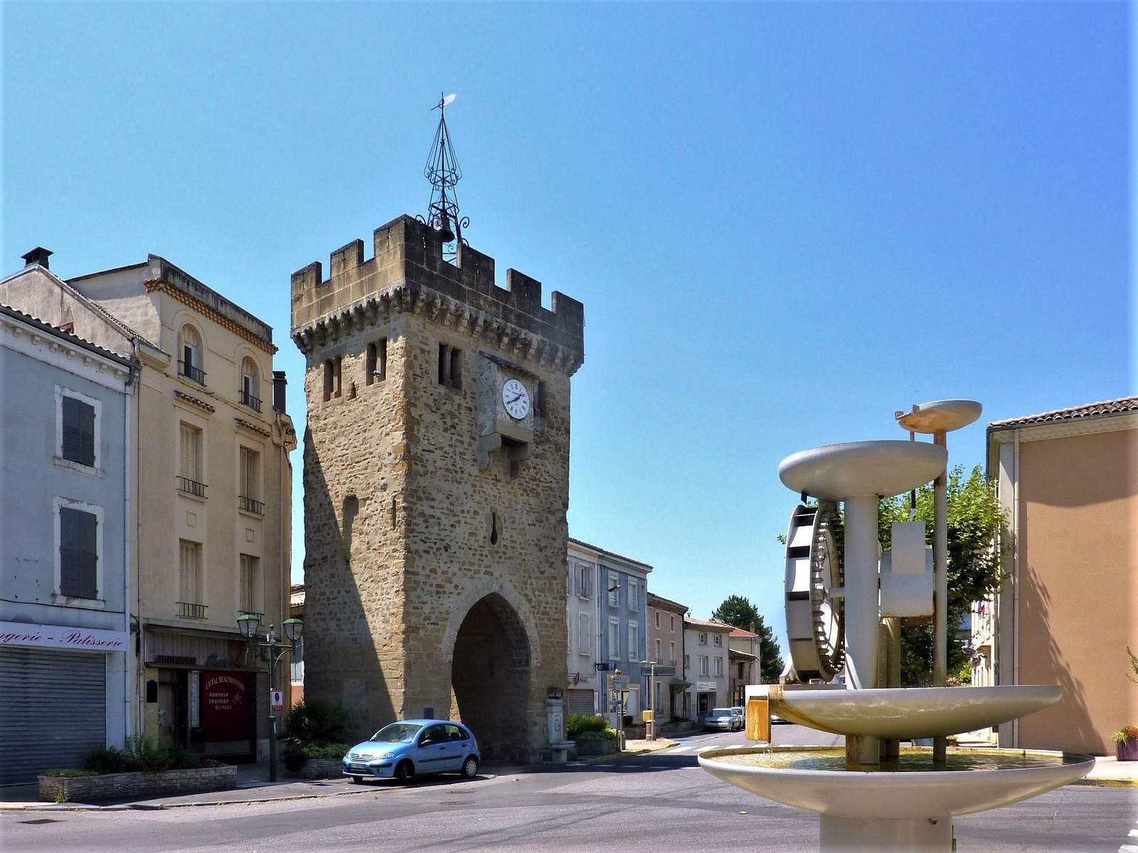 La tour, ancienne porte fortifiée de Beaumont-lès-Valence
