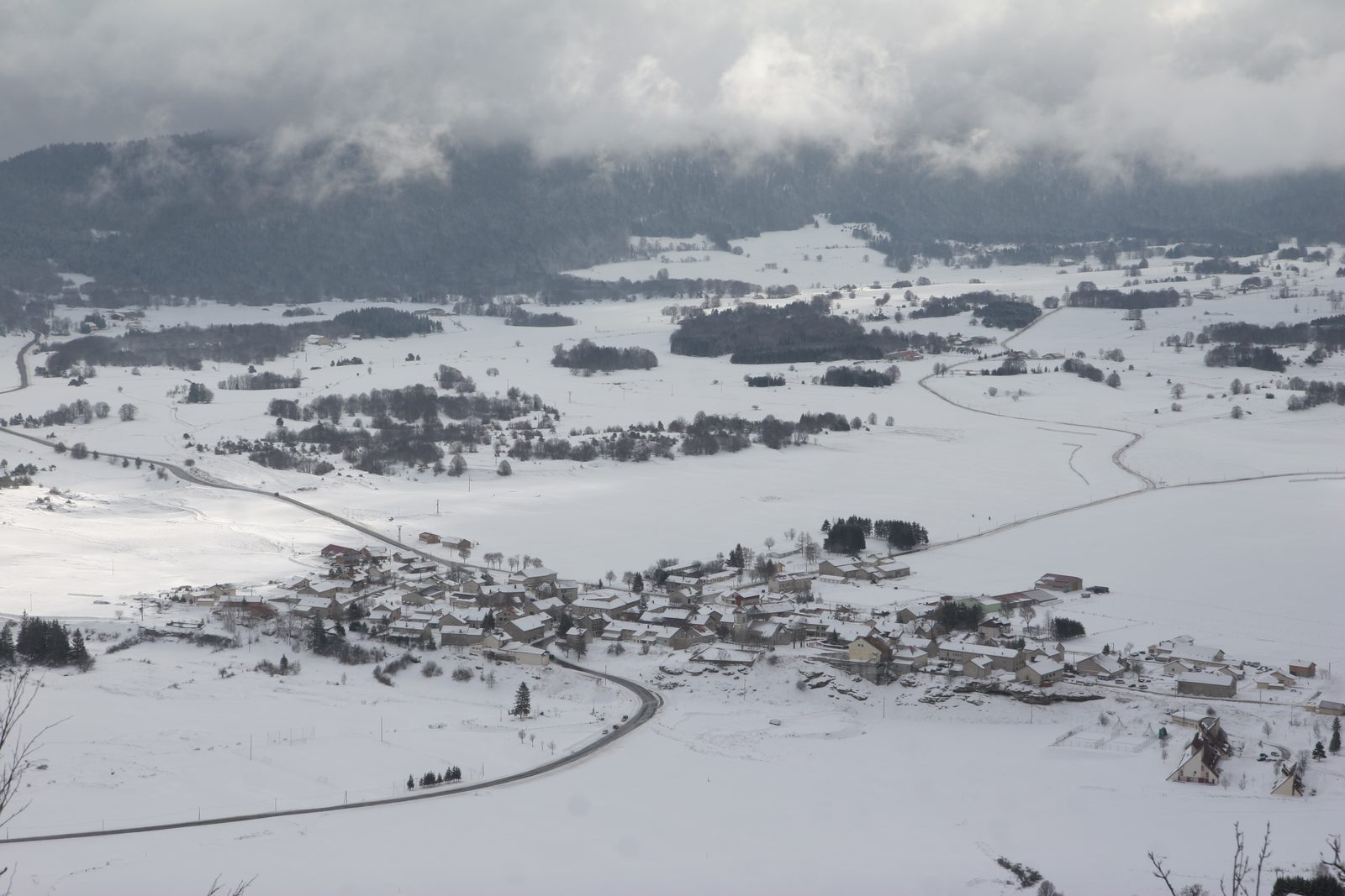 Vassieux-en-Vercors sous la neige en hiver