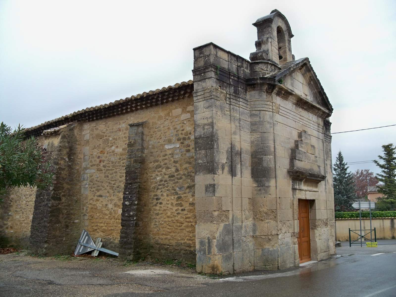 La chapelle Saint-Sébastien de Bouchet et son campanile en pan de mur