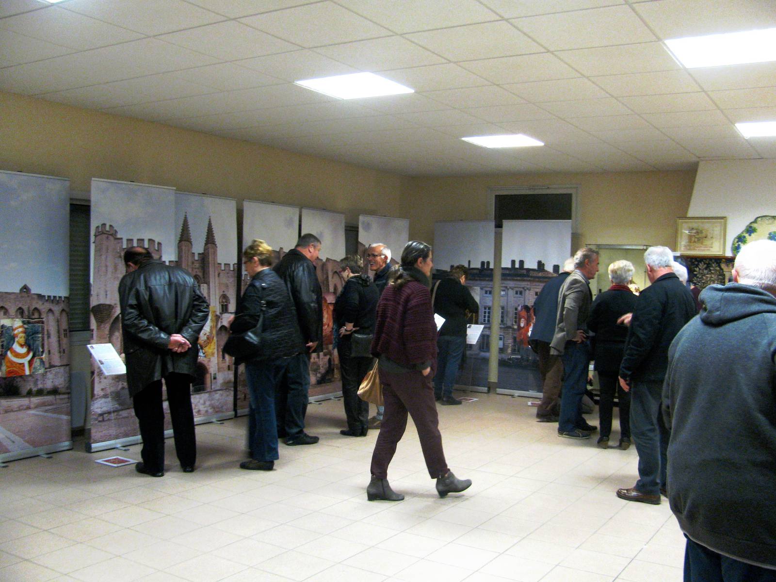 Salle d'exposition au domaine du Petit Barbaras à Bouchet