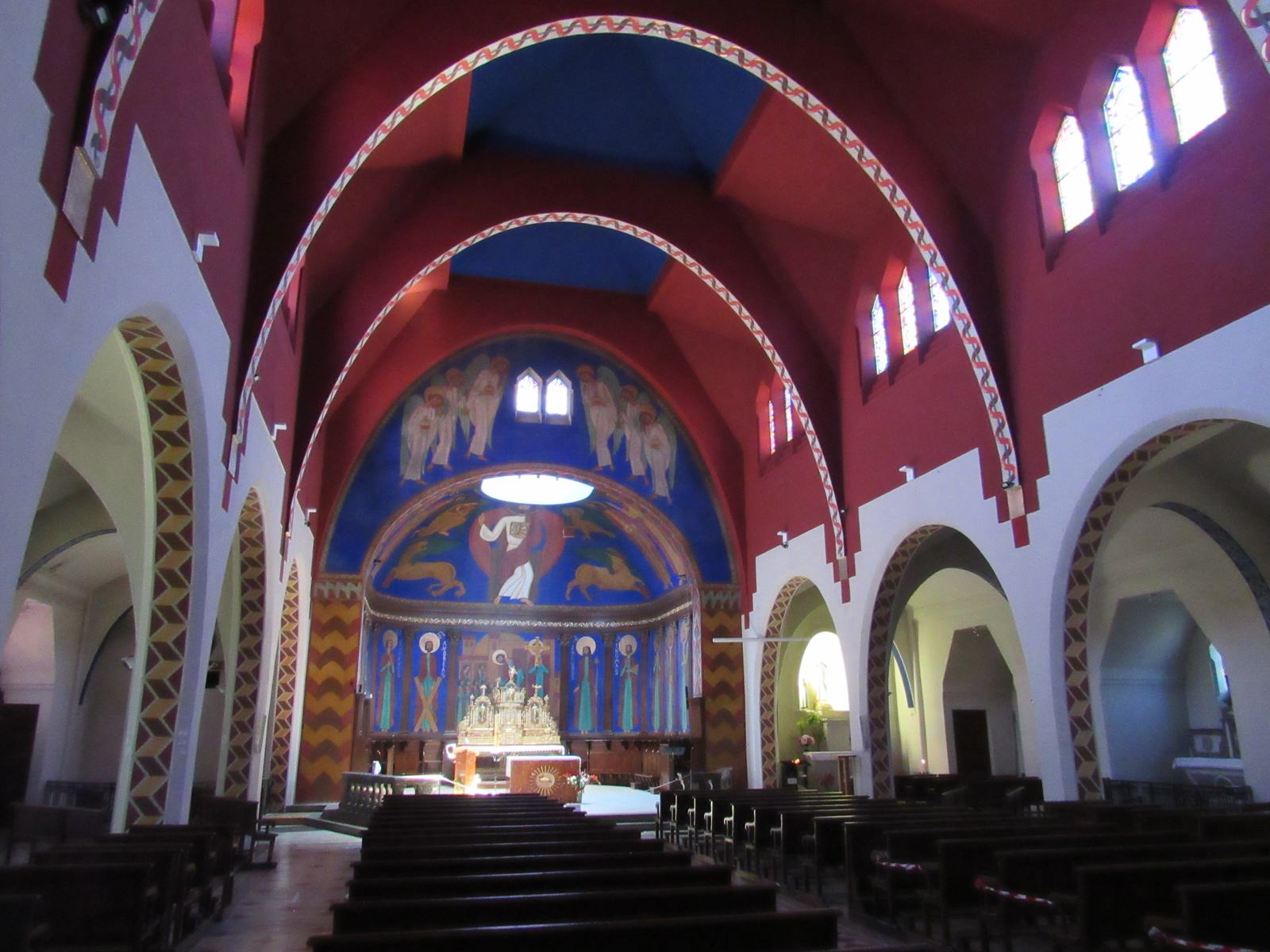 L'intérieur de l'église Saint-Pierre de Bourg-lès-Valence