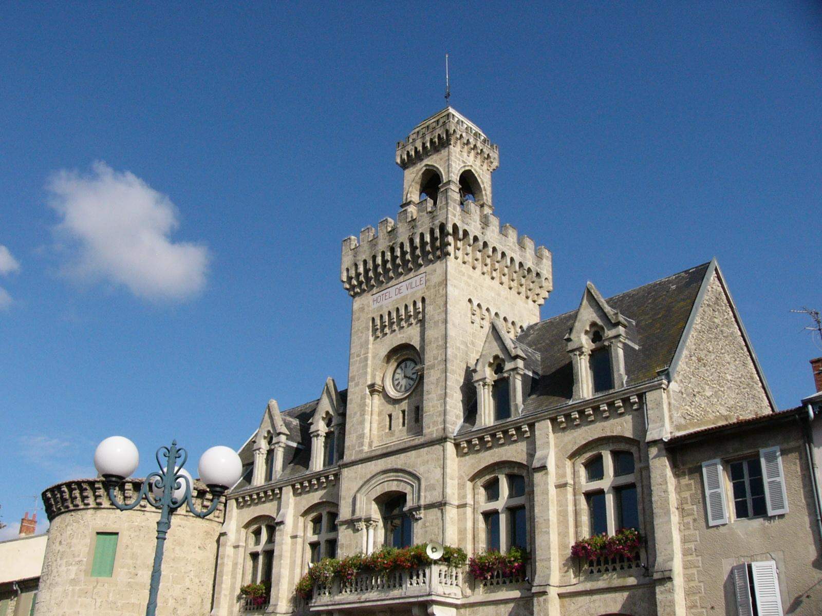 La façade de l'hôtel de ville de Chabeuil