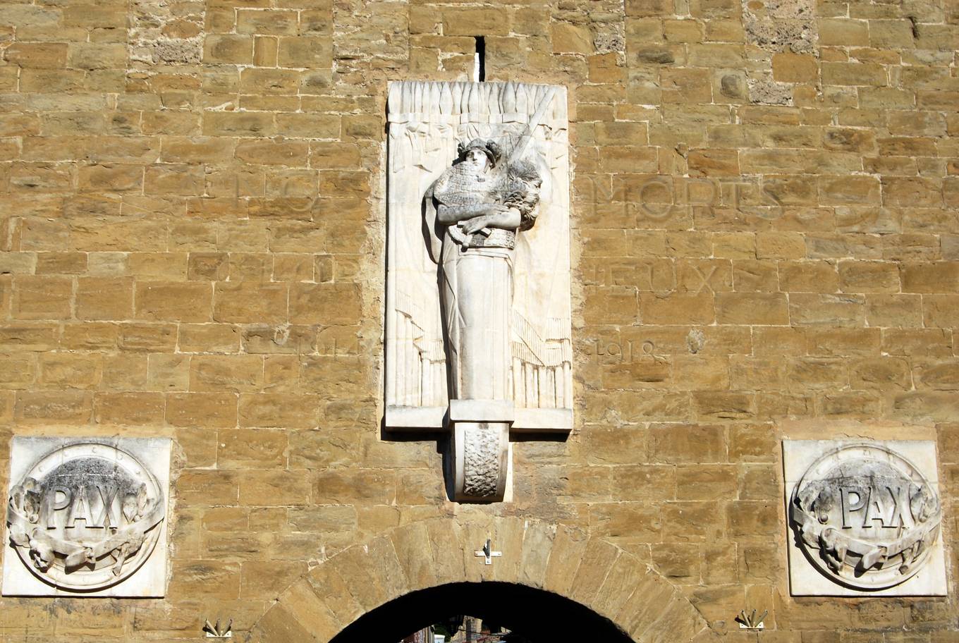 Détail de la porte fortifiée de Chabeuil et de ses mâchicoulis