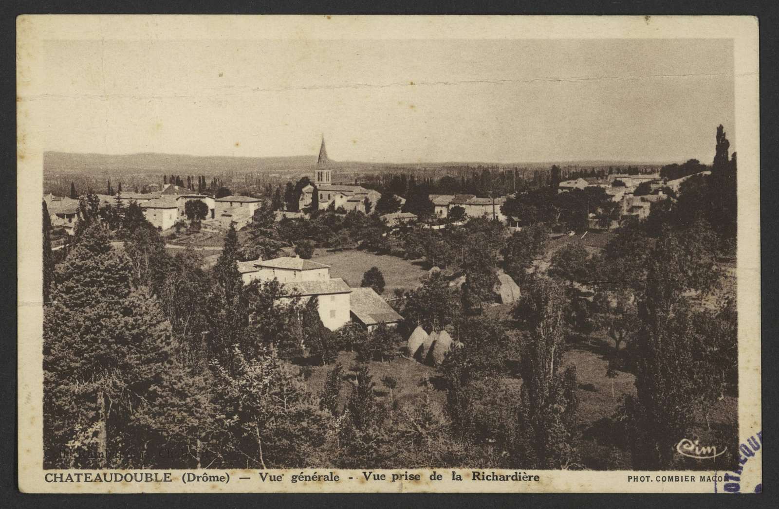 Vue générale de Châteaudouble prise de la Richardière, avec les châteaux