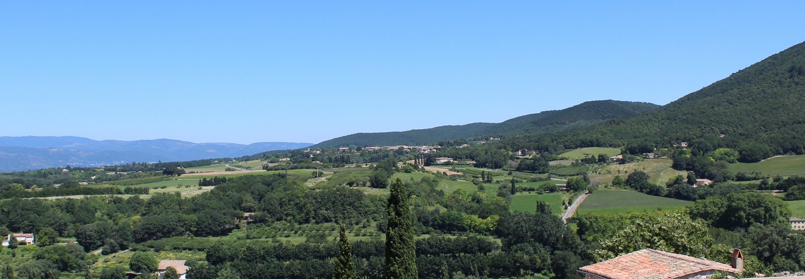 Panorama sur la vallée depuis les hauteurs, entre Mirmande et Cliousclat