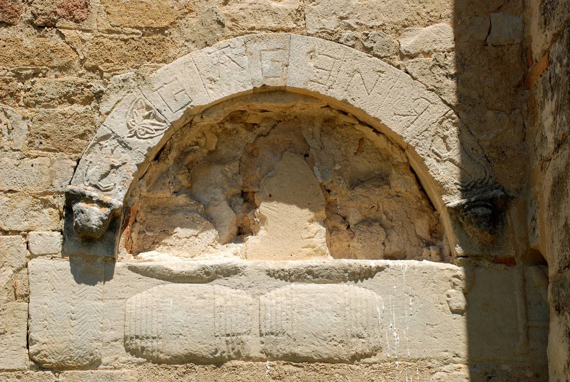 L'intérieur de l'église Saint-Pierre-ès-Liens de Colonzelle