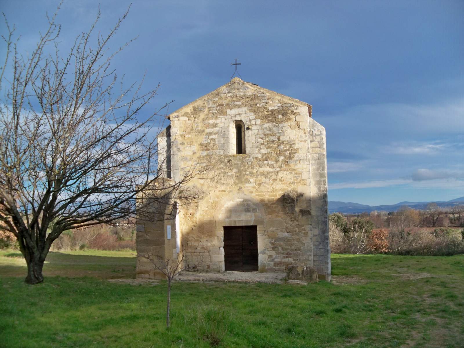 L'église Saint-Pierre-ès-Liens près de Colonzelle