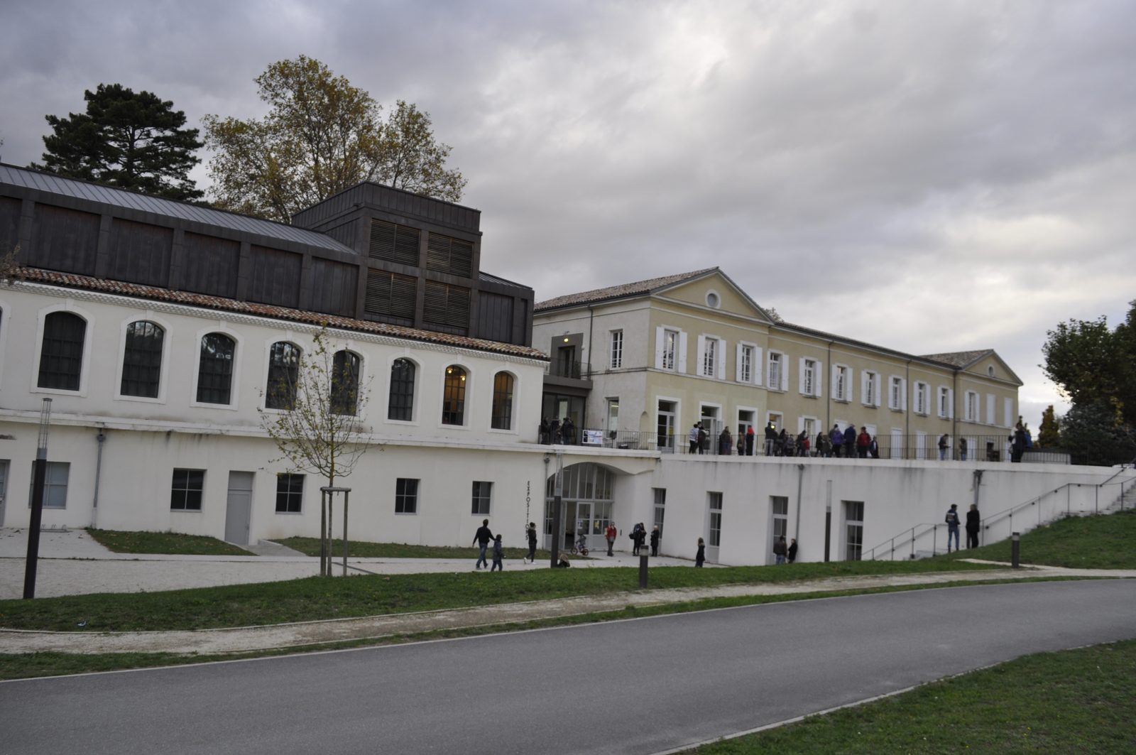 Le bâtiment du domaine des Clévos à Étoile-sur-Rhône