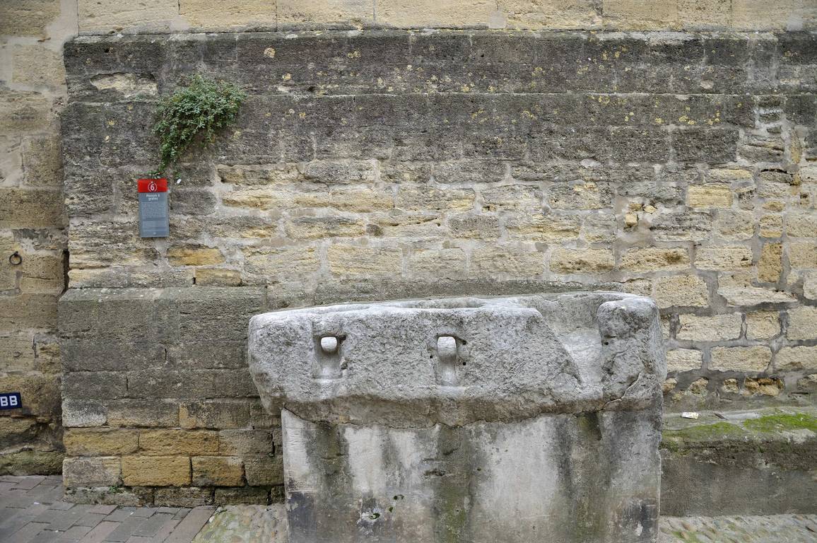 L'ancienne mesure à blé en pierre d'Étoile-sur-Rhône