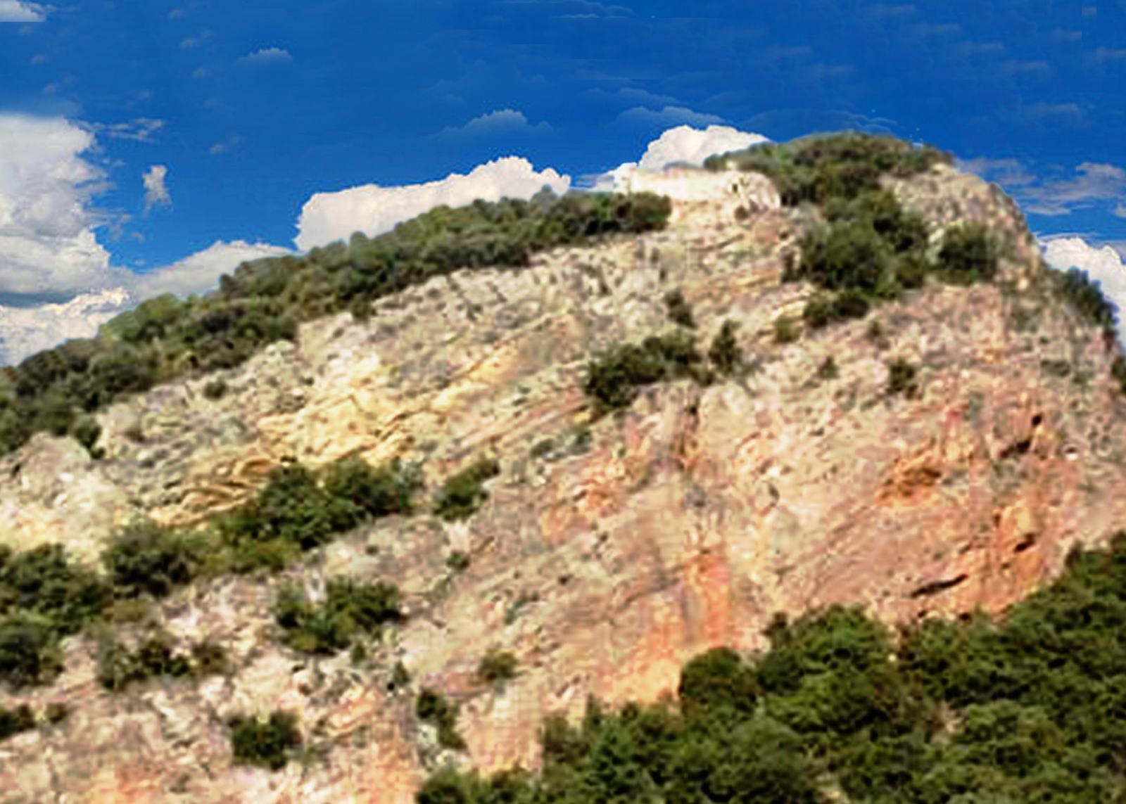 La colline de l'oppidum Saint-Marcel au Pègue