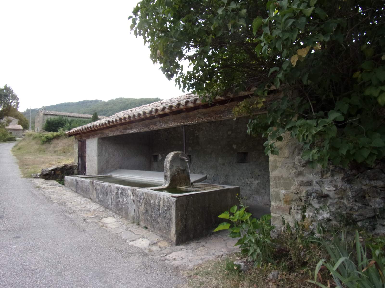 Le lavoir du Poët-Célard