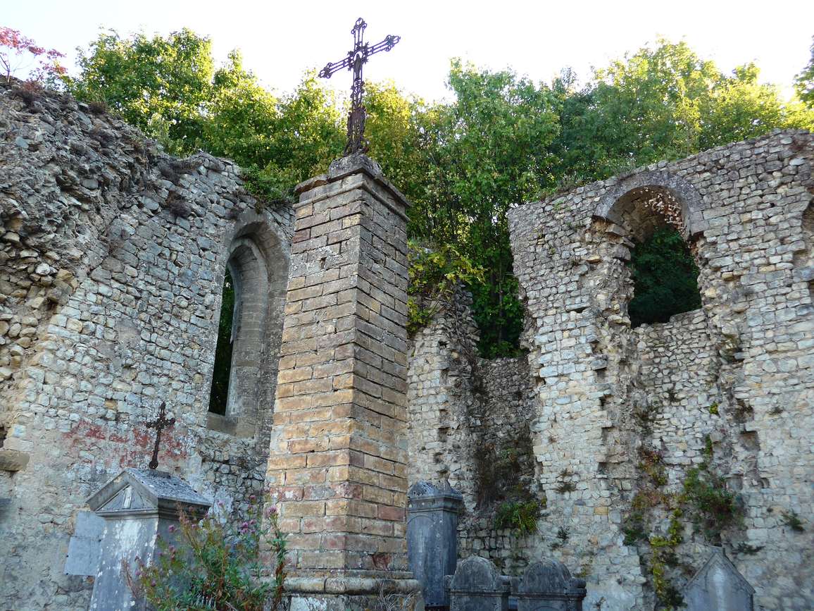 Le vieux cimetière de Livron-sur-Drôme et les vestiges de la collégiale