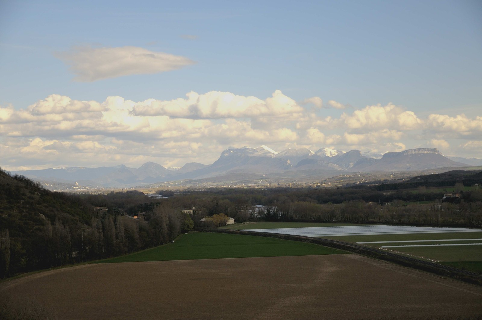 Vue depuis le Haut-Livron vers Crest et les Trois Becs