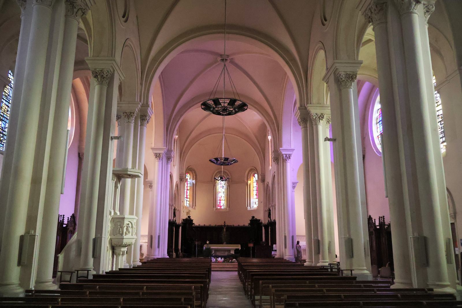 L'intérieur de l'église Saint-Joseph de Loriol-sur-Drôme