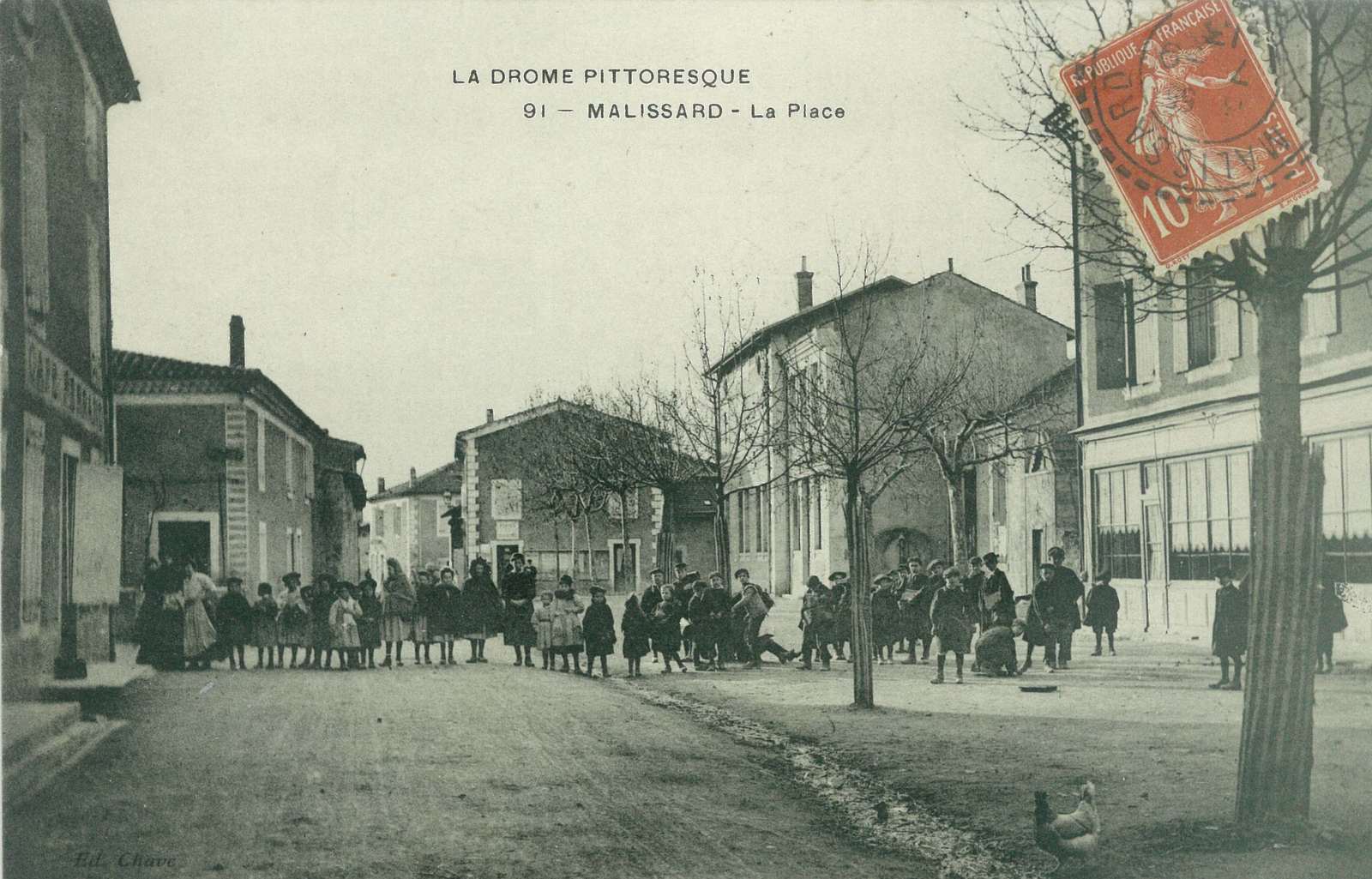 La place principale de Malissard sur une carte postale ancienne