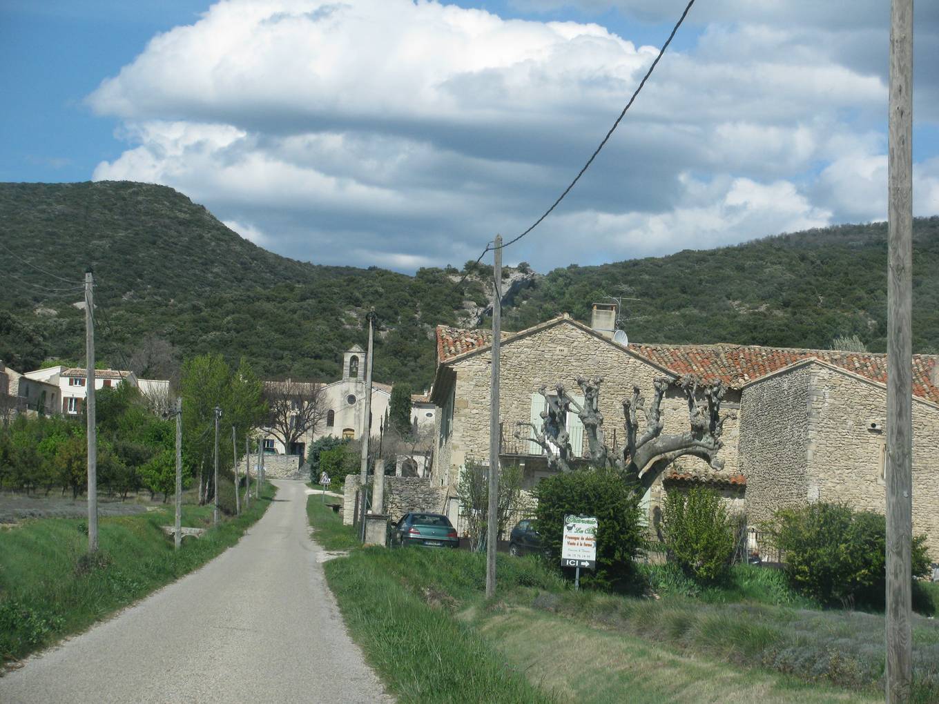 L'entrée du village de Montbrison-sur-Lez
