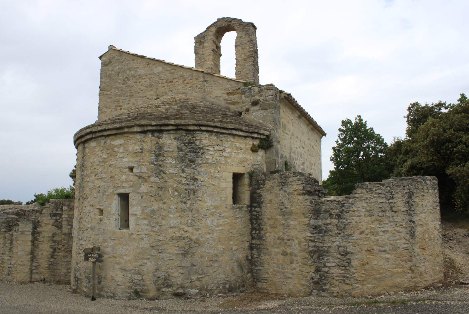 Les ruines du prieuré clunisien de Montbrison-sur-Lez