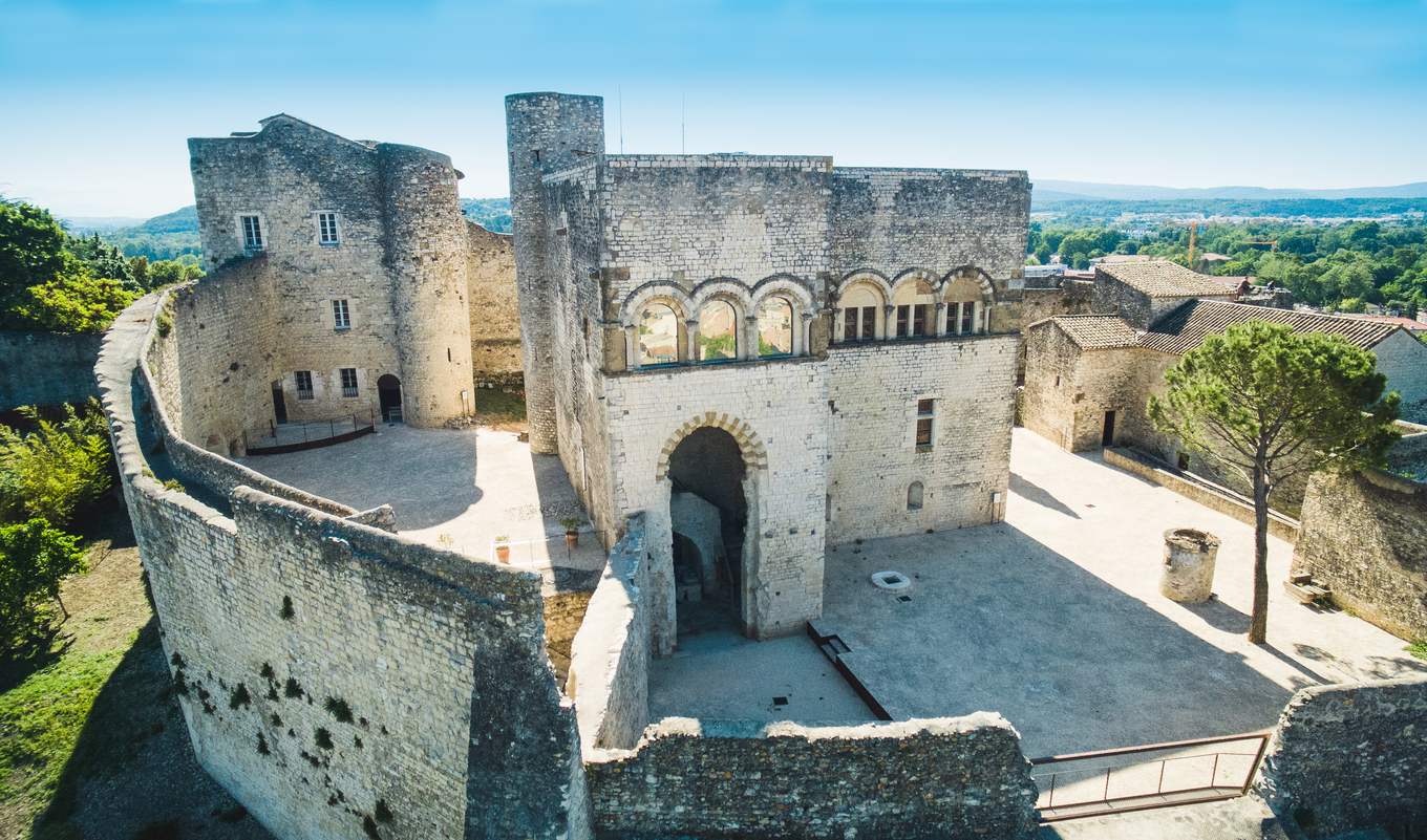 Le château des Adhémar à Montélimar, vue d'ensemble depuis les remparts