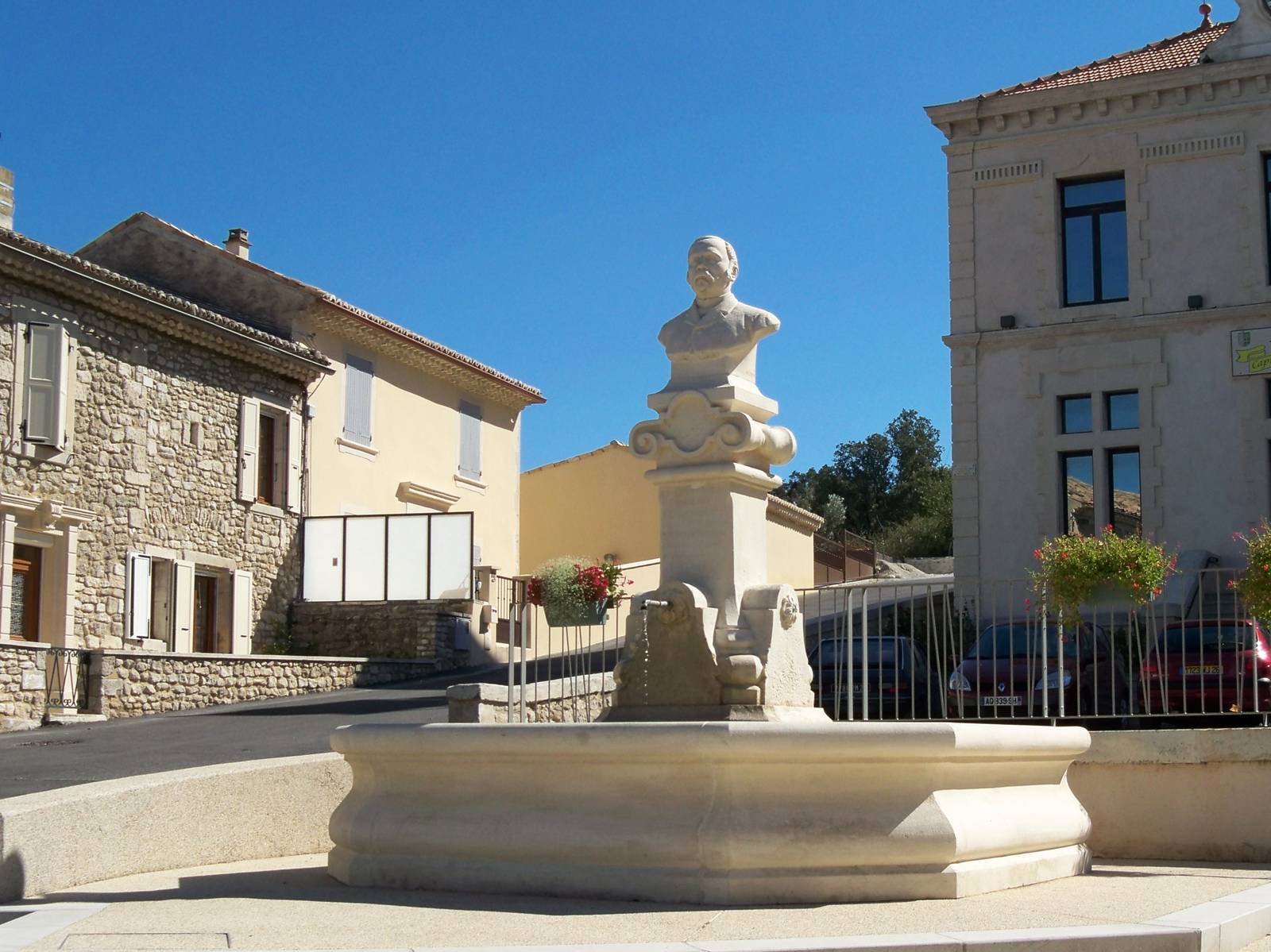 La fontaine Véran-Molinas à Montségur-sur-Lauzon
