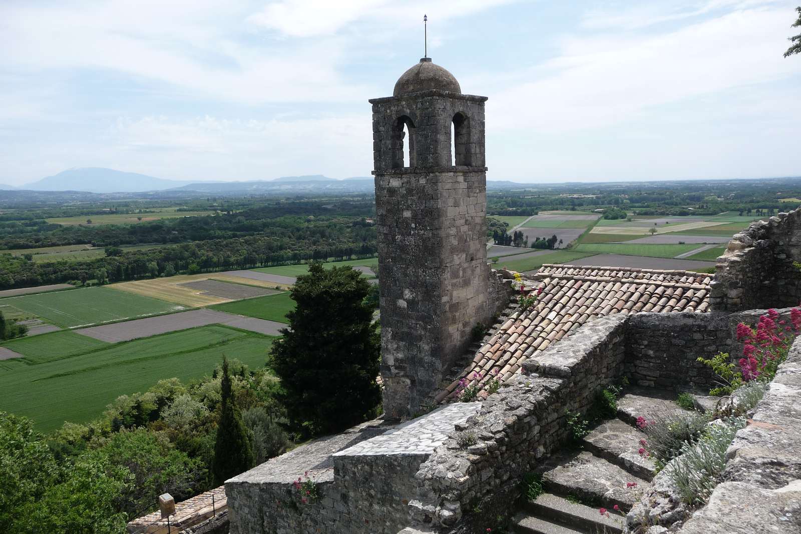 Panorama depuis Montségur-sur-Lauzon sur la Drôme provençale