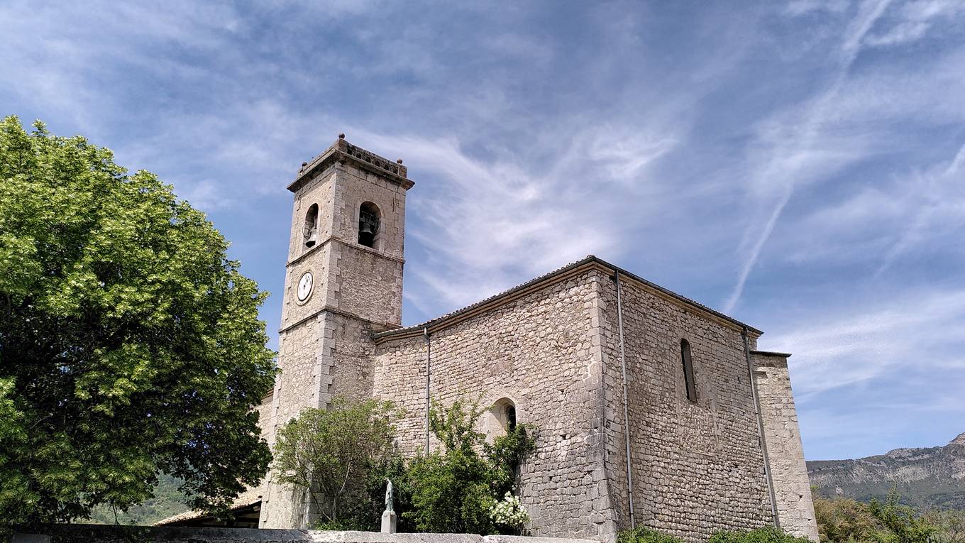L'église Notre-Dame de La Motte-Chalancon vue depuis l'est