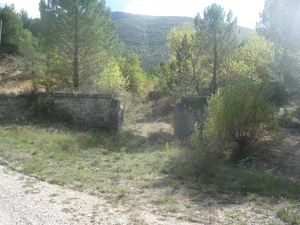 Ancien pont de la ligne de chemin de fer d'Orange à Buis-les-Baronnies, sur l'Ouvèze