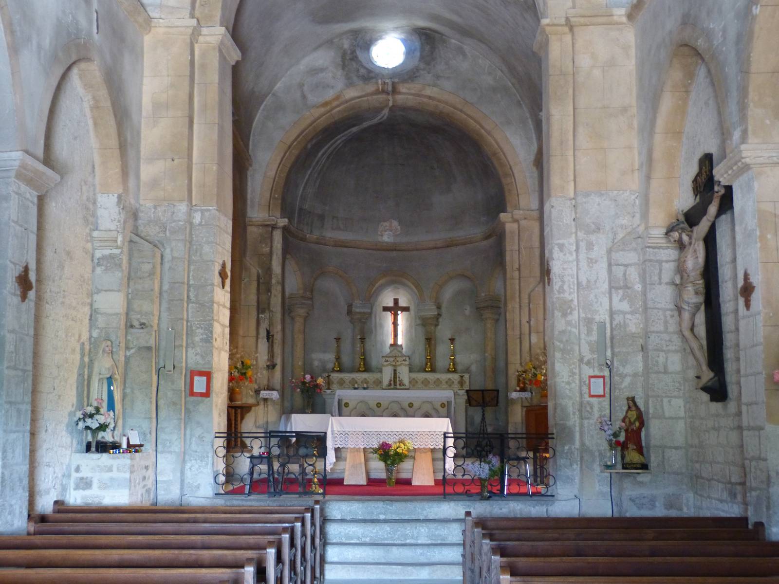 L'intérieur de l'église Notre-Dame-la-Brune à Pont-de-Barret