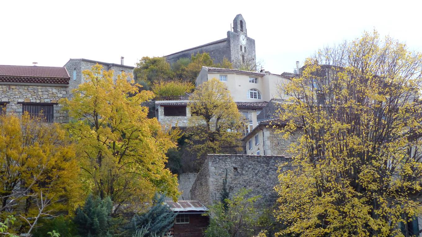 Le village de Pont-de-Barret de part et d'autre du Roubion