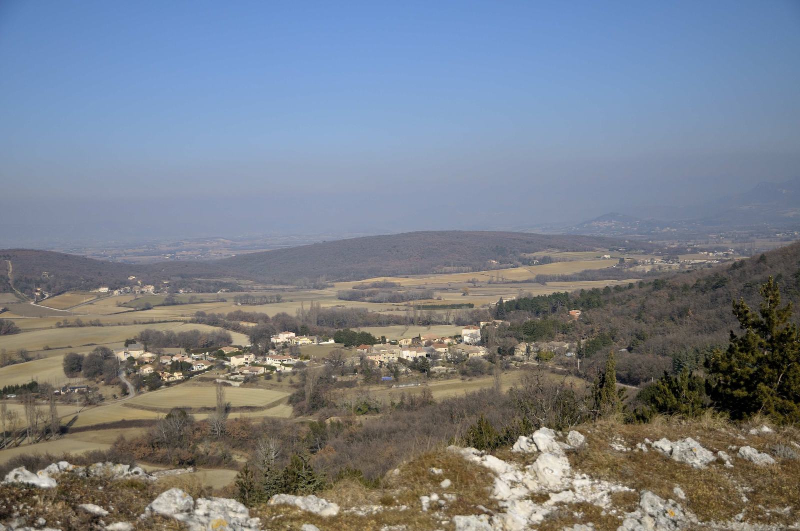 Vue depuis le château de Rochefort-en-Valdaine sur les hameaux de la vallée