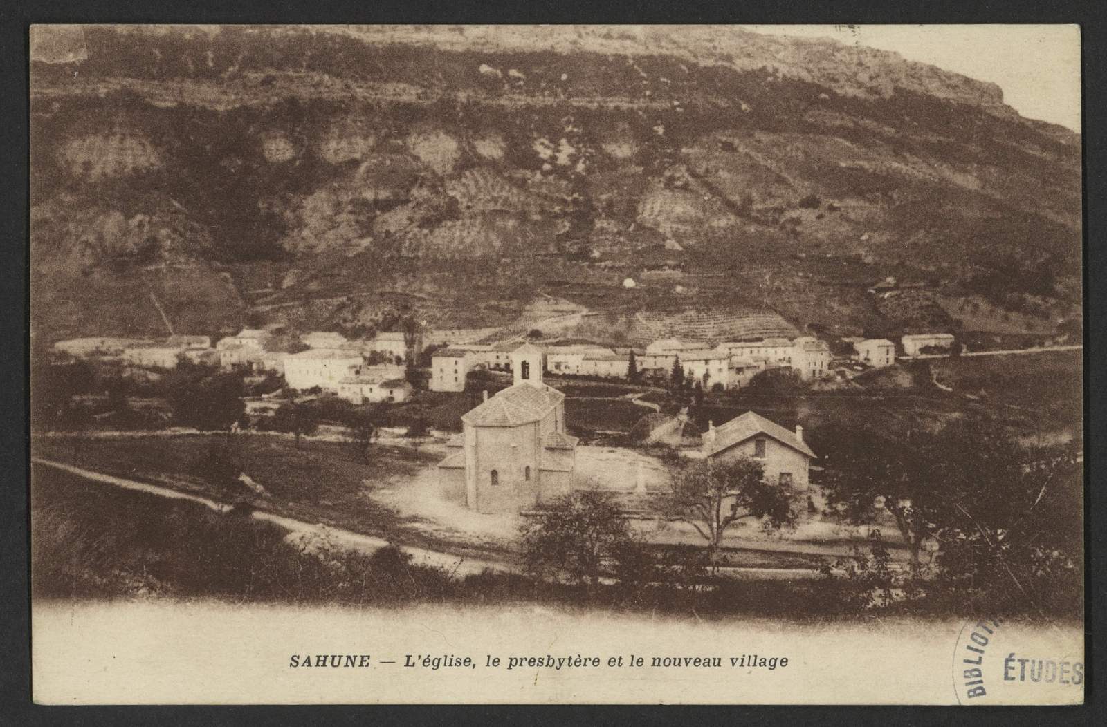 L'église, le presbytère et le nouveau village de Sahune vers 1930