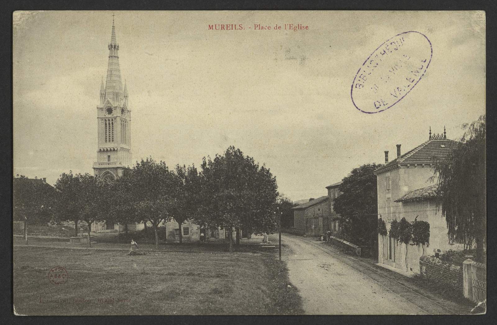 La place de l'Église à Mureils vers 1900