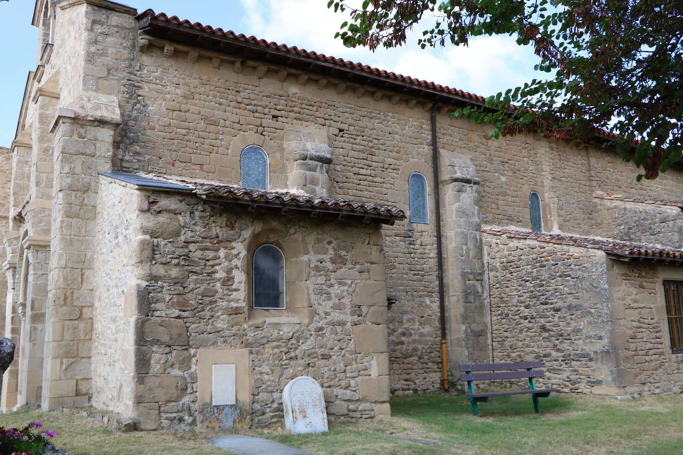 Une autre vue de l'église Sainte-Agnès de La Motte-de-Galaure