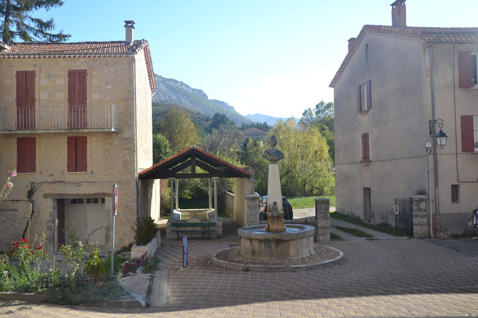 La fontaine et le lavoir de Séderon
