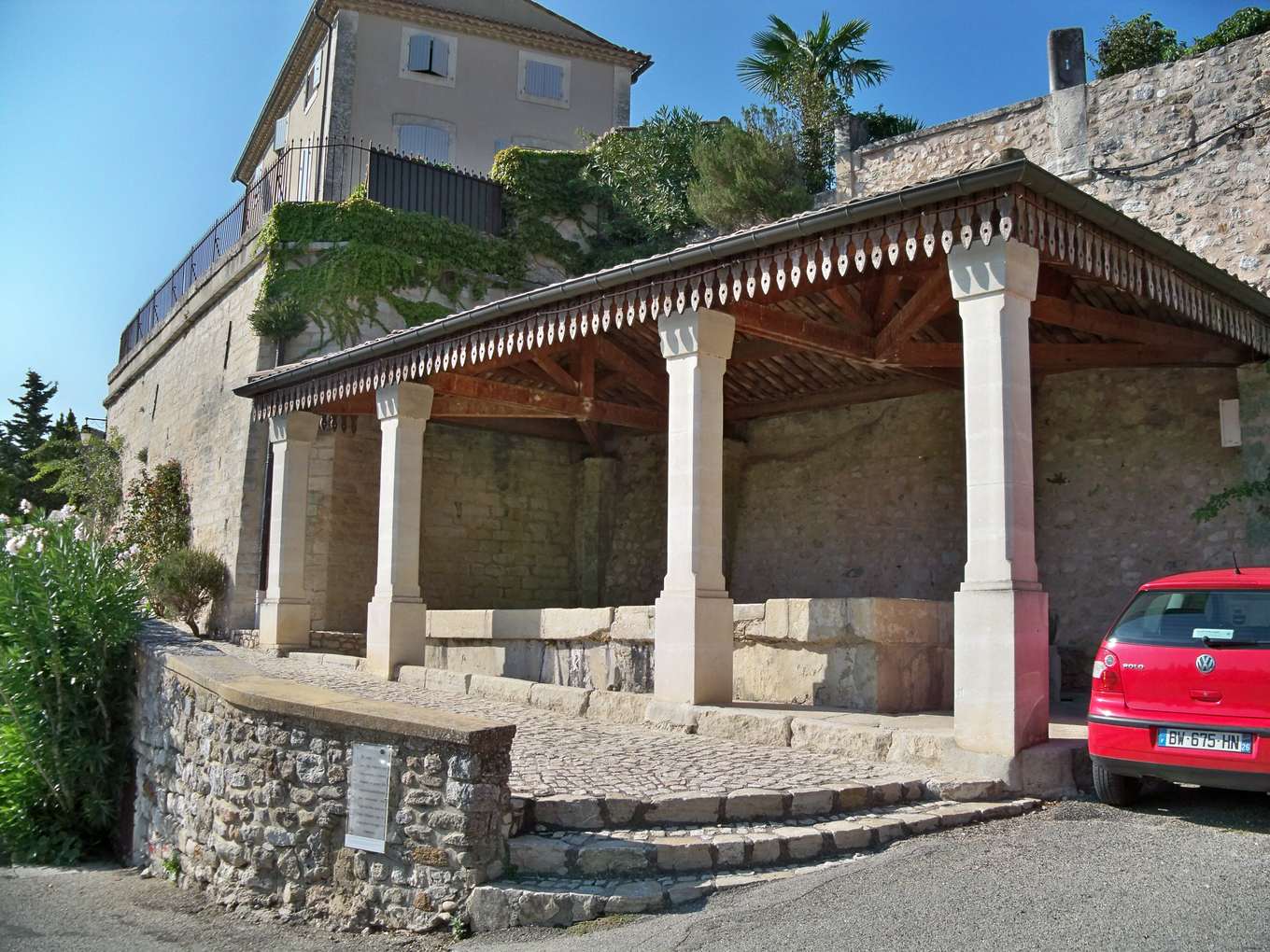 Le lavoir couvert de Valaurie