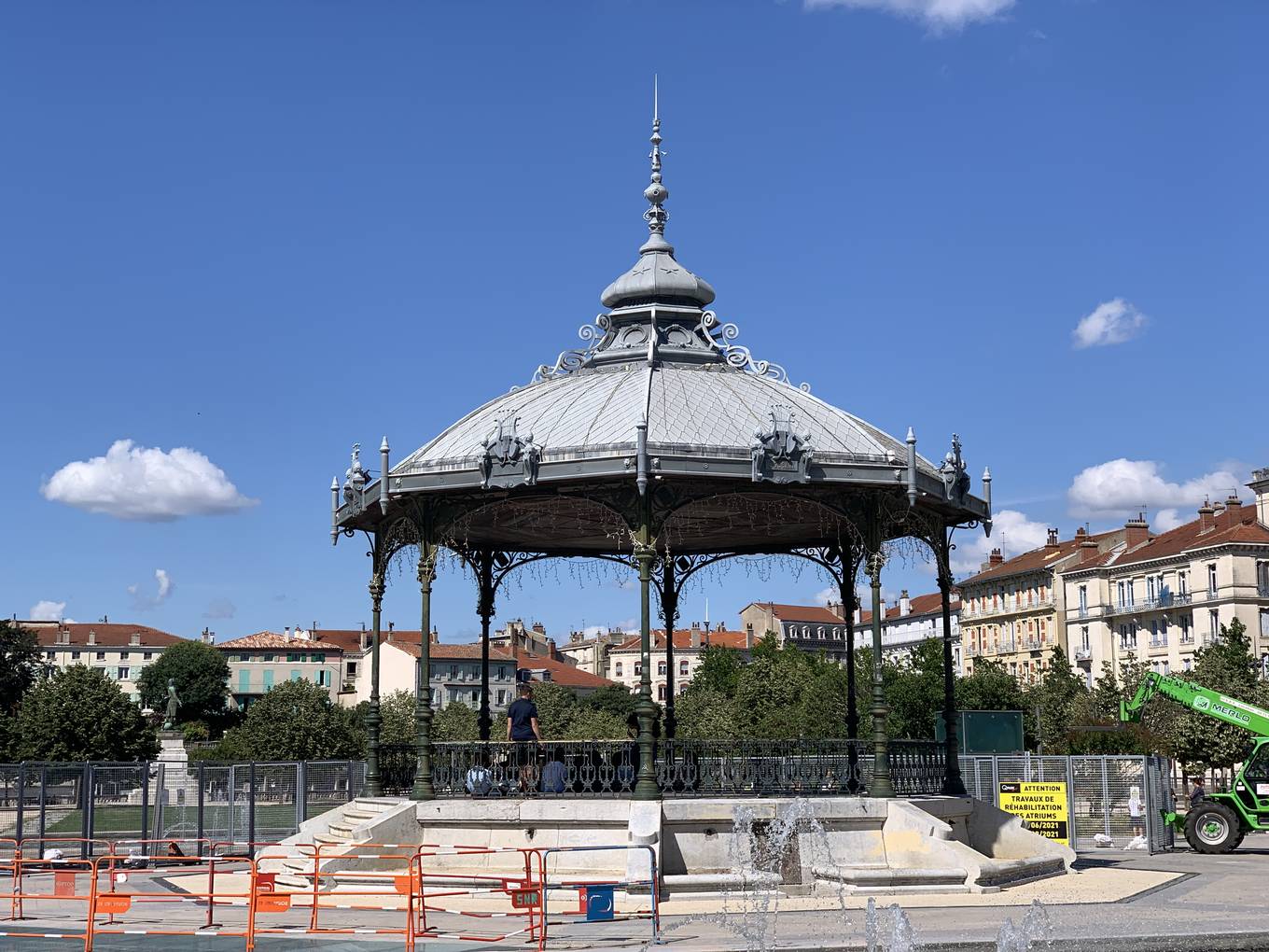 Le kiosque Peynet au Champ de Mars à Valence